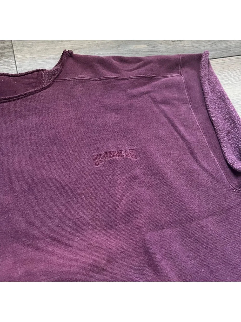 Vintage Levi's Men's L/XL Short Sleeve Sweatshirt Cutoff Gym Workout Purple